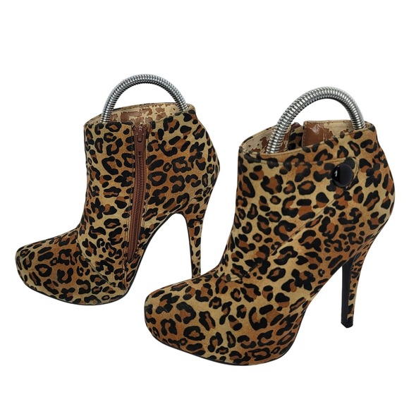 FUSION Womens Leopard Print Dressy Stiletto Button Accent Booties 7 Mobwife Y2K - Picture 2 of 11